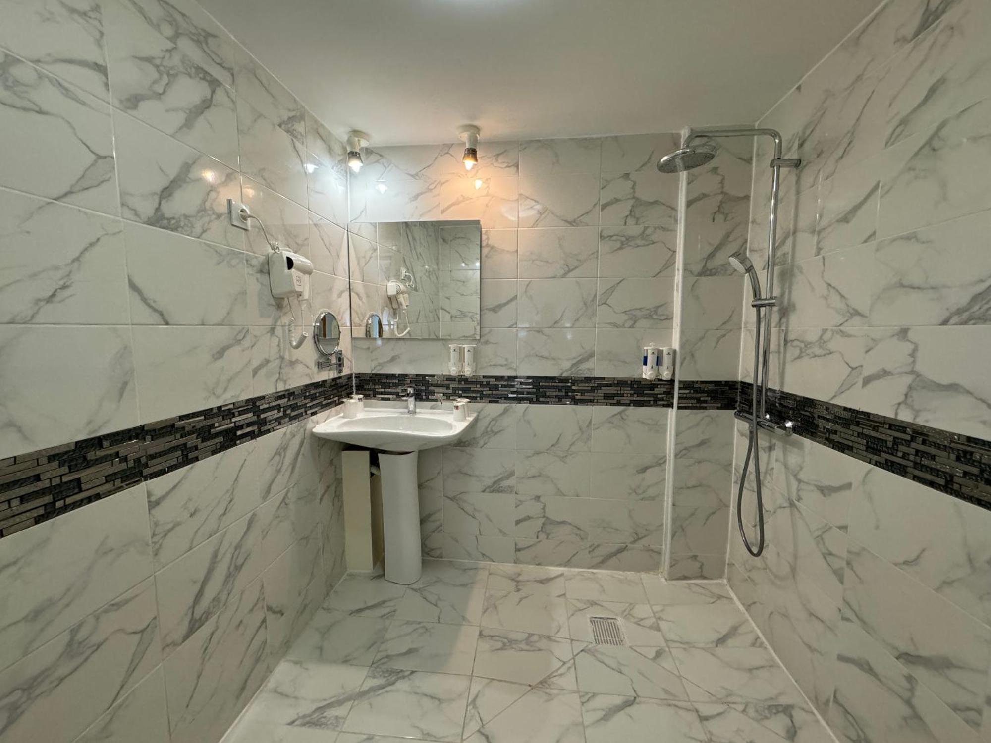Hotel Grand Paris Вильжюиф Экстерьер фото